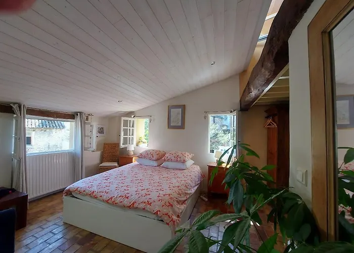 Holiday home 17th Century Town House In Centre *