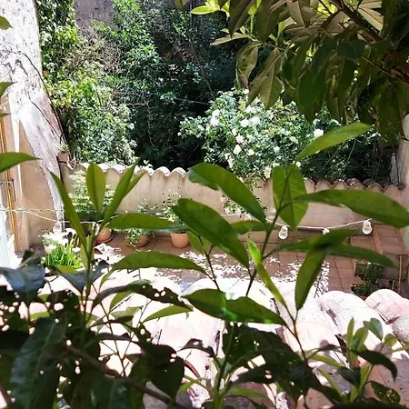 Дом отдыха 17th Century Town House In Centre *