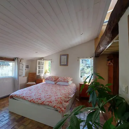 Дом отдыха 17th Century Town House In Centre *